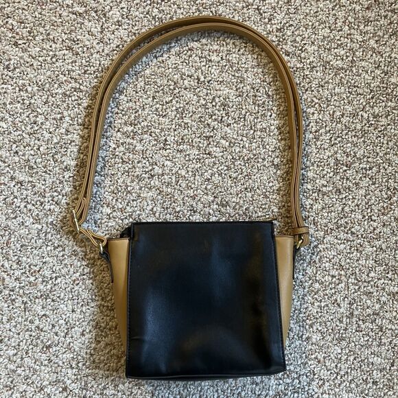 TravelSmith Crossbody Bag RFID Safe Black Tan Brown Classic Color Block Preppy - Picture 2 of 13